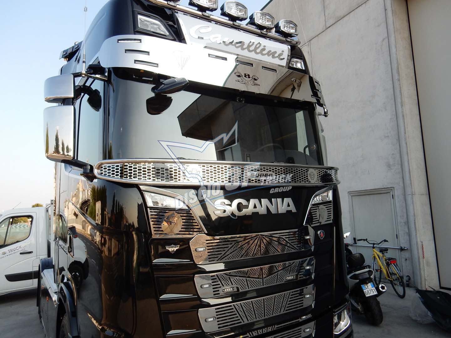 🚚 Kit Camion con Nanotech One (FINO A 6 CAMION) – Vetro sempre pulito, zero soste e massima durata